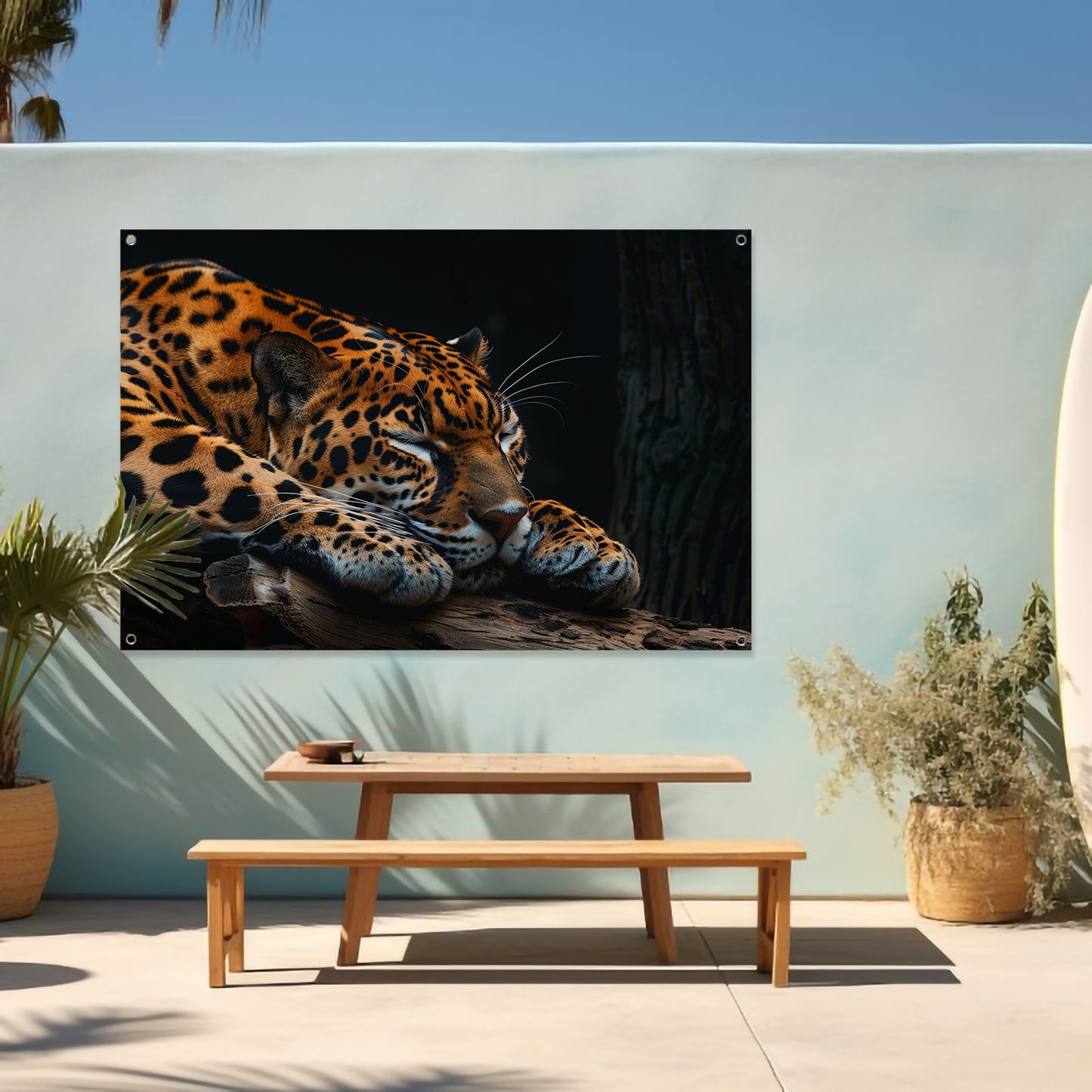 Slapende jaguar op een boomtak tuinposter