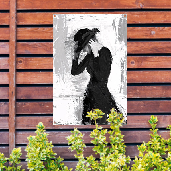 Mysterieuze vrouw in sombere tinten tuinposter