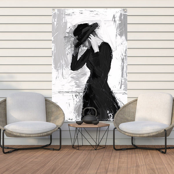 Mysterieuze vrouw in sombere tinten tuinposter