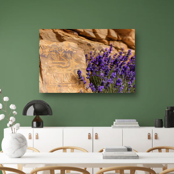 Hert met paarse bloemen gravure canvas