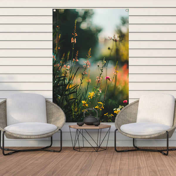 Wilde bloemen in de avondzon tuinposter