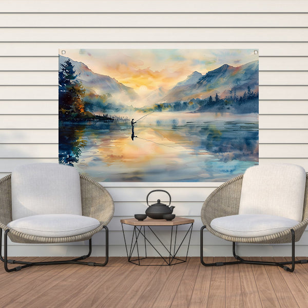 Vissersfiguur bij mistige bergmeer zonsopgang tuinposter