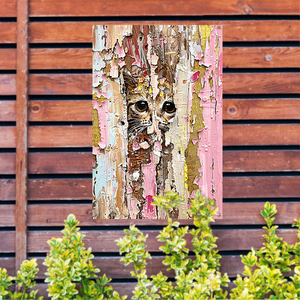 Abstracte kat achter vervallende verf tuinposter