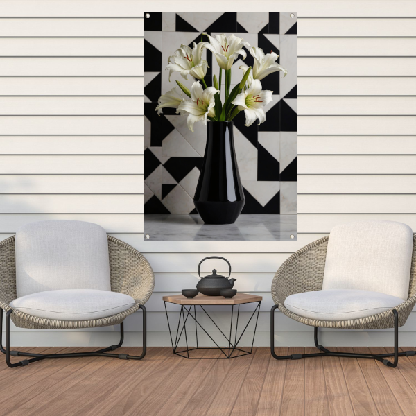 Stijlvolle Lelies in Zwart-witte Geometrische Setting tuinposter