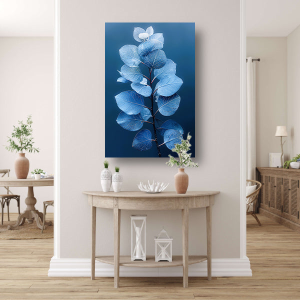 Blauwe eucalyptusbladeren tegen een zwarte achtergrond canvas