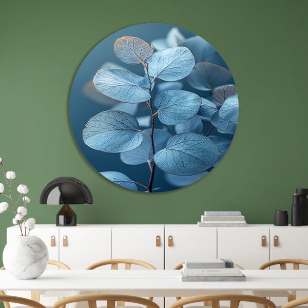 Blauwe eucalyptusbladeren in minimalistisch realisme forex muurcirkel