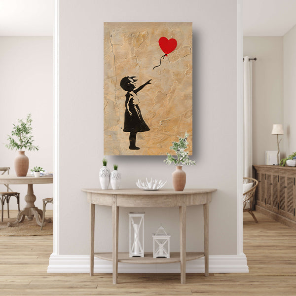 Meisje reikt naar zwevend hart op gebarsten achtergrond canvas