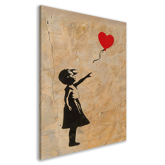 Meisje reikt naar zwevend hart op gebarsten achtergrond canvas