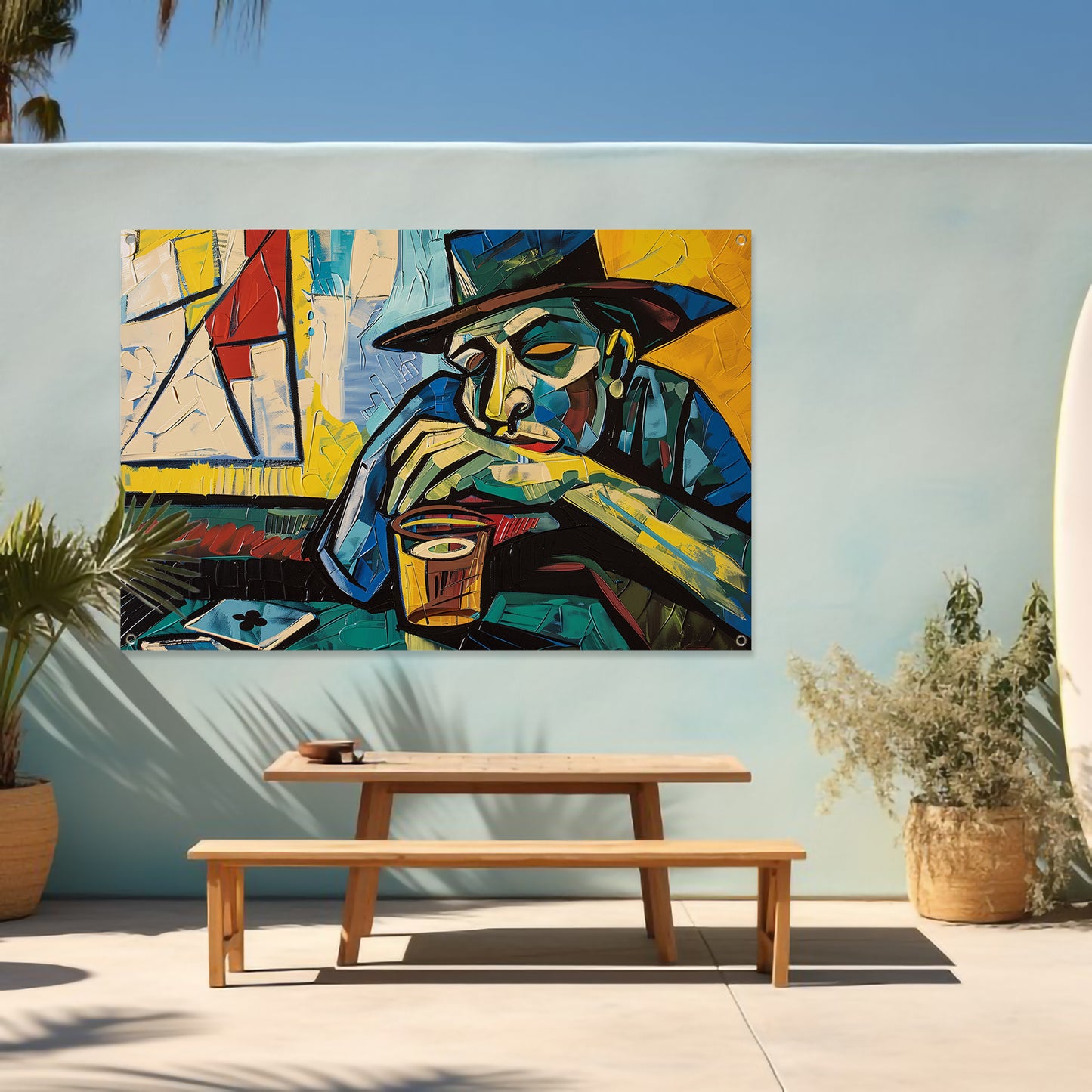 Man in café met kaart en glas tuinposter