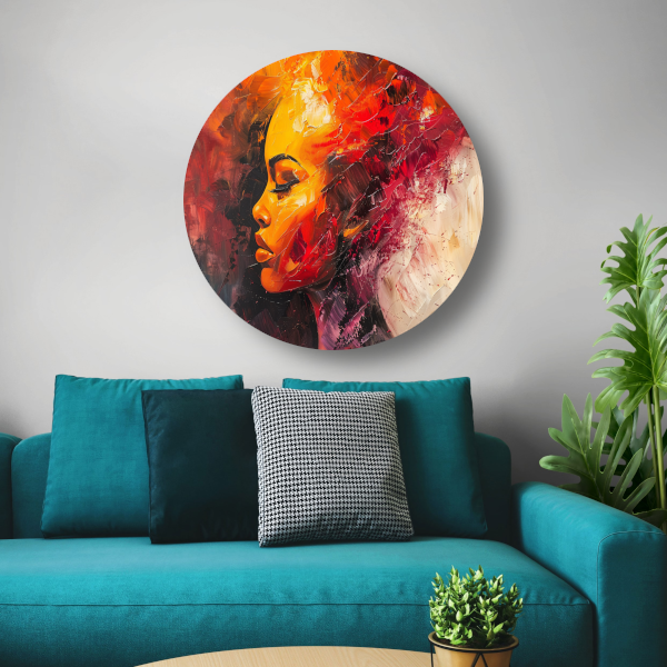 Expressieve abstracte vrouw in warme tinten aluminium muurcirkel