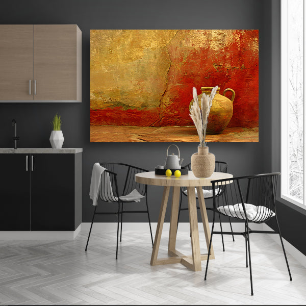 Verweerde vaas tegen oude muur canvas