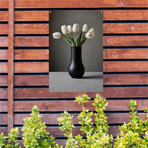 Minimalistische Witte Tulpen in Elegante Zwarte Vaas tuinposter