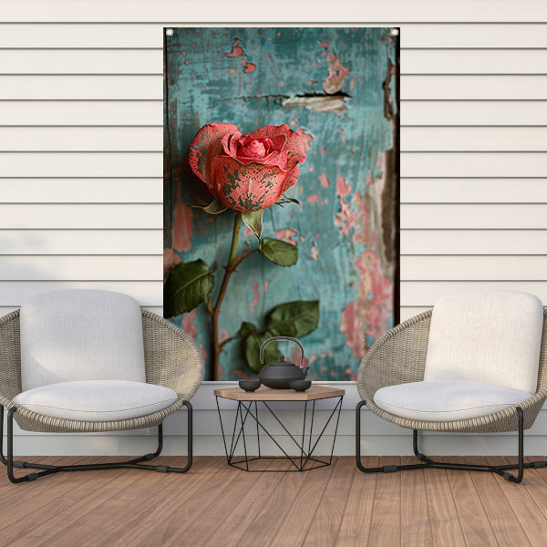 Een Roze Roos Tegen Verweerd Hout tuinposter