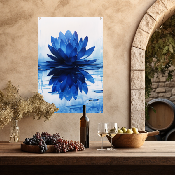 Abstracte blauwe lotusbloem met waterreflectie tuinposter