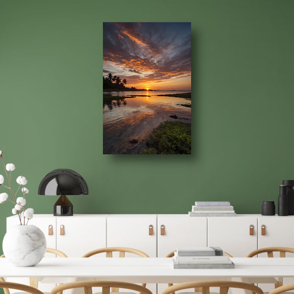 Adembenemende zonsondergang weerspiegeld in water canvas