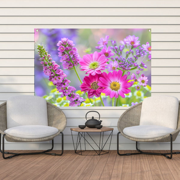 Kleurrijke bloemen in zachte focus tuinposter