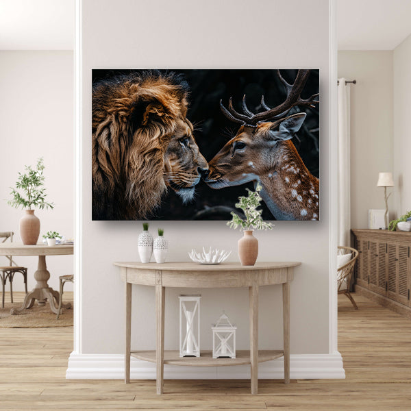 Leeuw en hert tegen donkere achtergrond canvas
