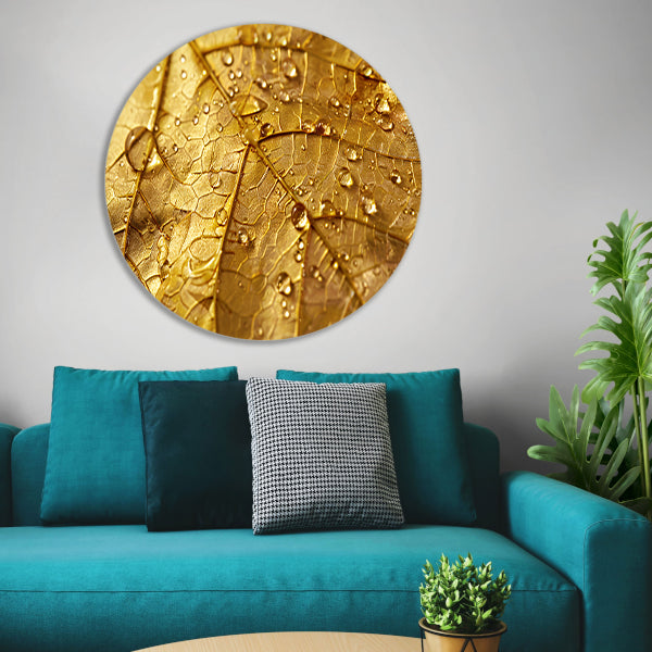 Gouden herfstblad met dauwdruppels close-up aluminium muurcirkel