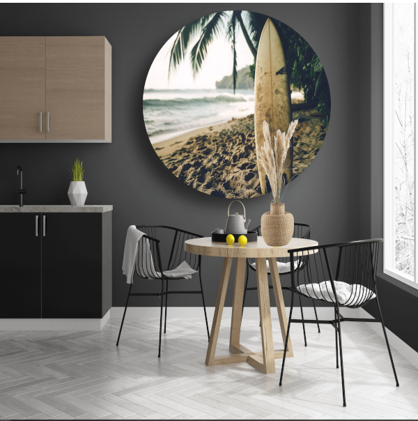 Tropisch strand met wachtend surfboard forex muurcirkel