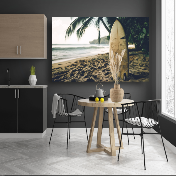 Tropisch strand met wachtend surfboard canvas