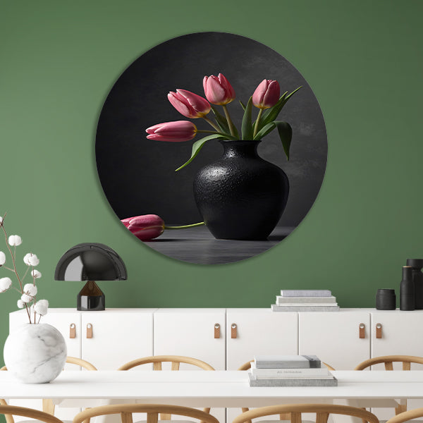 Stilleven met roze tulpen in donkere vaas aluminium muurcirkel