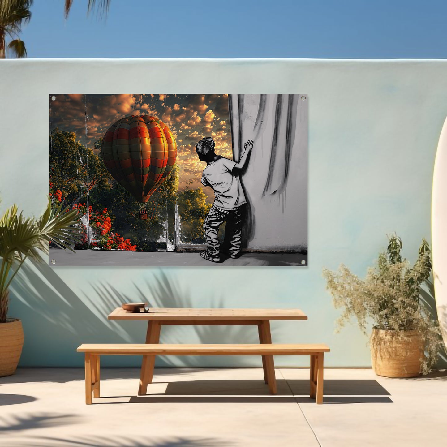 Jongen reikt naar kleurrijke luchtballon tuinposter