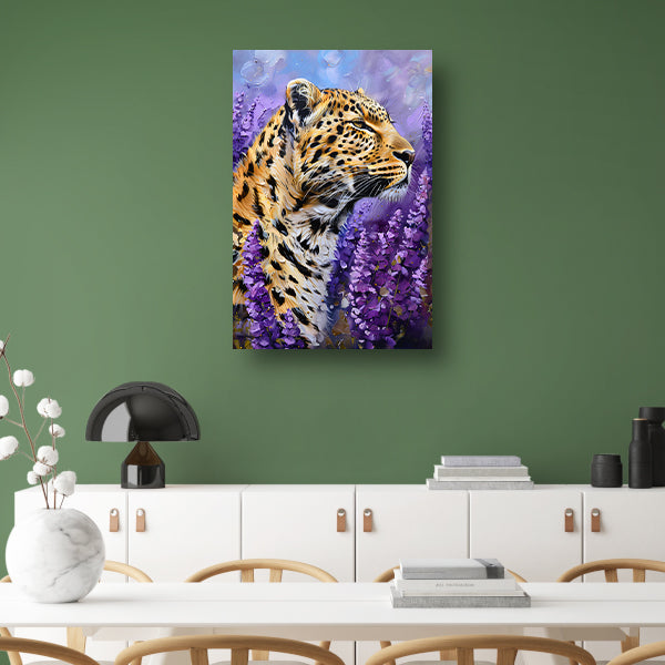 Realistisch luipaard schilderij met paarse bloemen poster