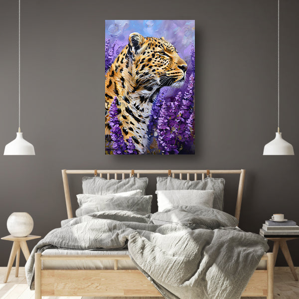Realistisch luipaard schilderij met paarse bloemen poster