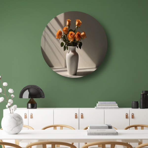 Elegante oranje rozen in witte vaas aluminium muurcirkel