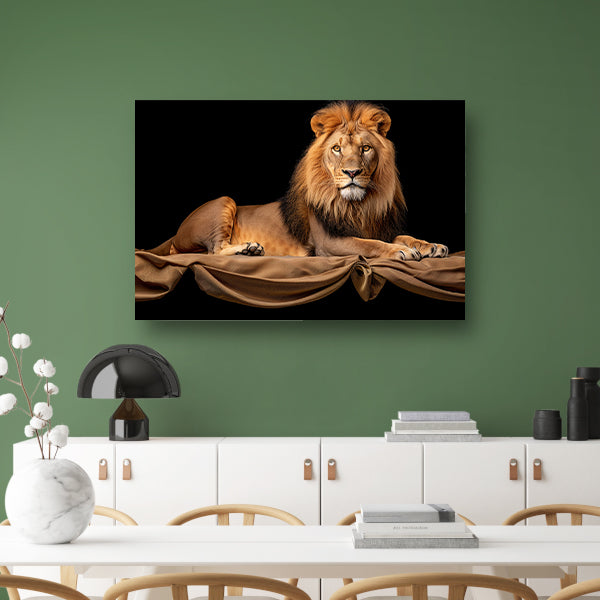 Rustende Leeuw op Stoffen Achtergrond poster