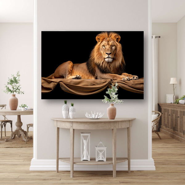 Rustende Leeuw op Stoffen Achtergrond poster