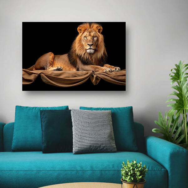 Rustende Leeuw op Stoffen Achtergrond poster
