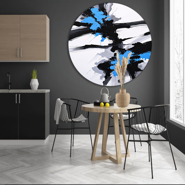 Energetische abstractie van blauw, zwart en wit aluminium muurcirkel