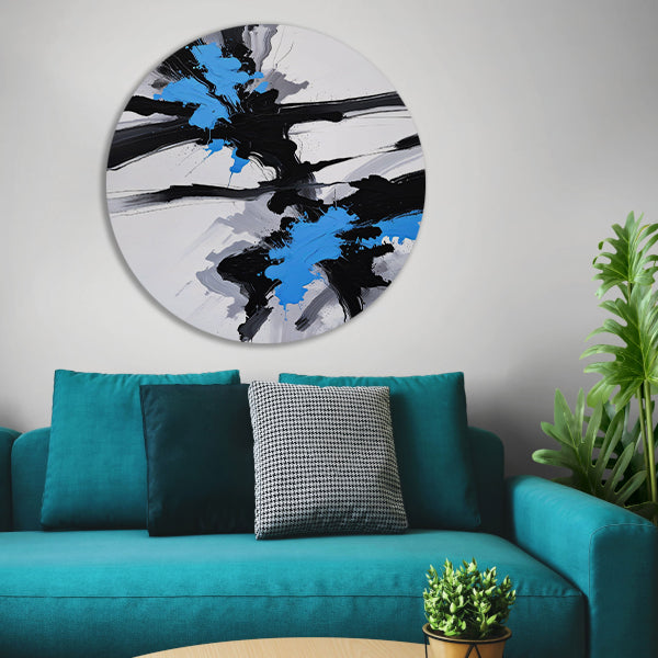 Energetische abstractie van blauw, zwart en wit aluminium muurcirkel
