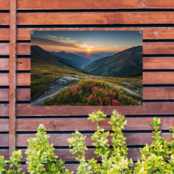 Prachtig berglandschap bij zonsondergang tuinposter