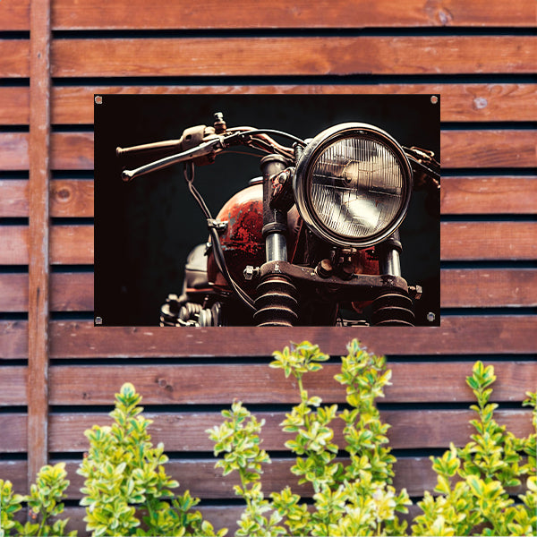 Klassieke motorfiets met koplamp in detail tuinposter