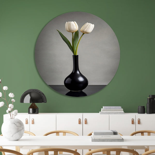 Minimalistische Witte Tulpen in Zwarte Vaas aluminium muurcirkel