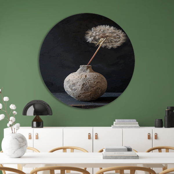 Oude vaas met delicate paardenbloem aluminium muurcirkel