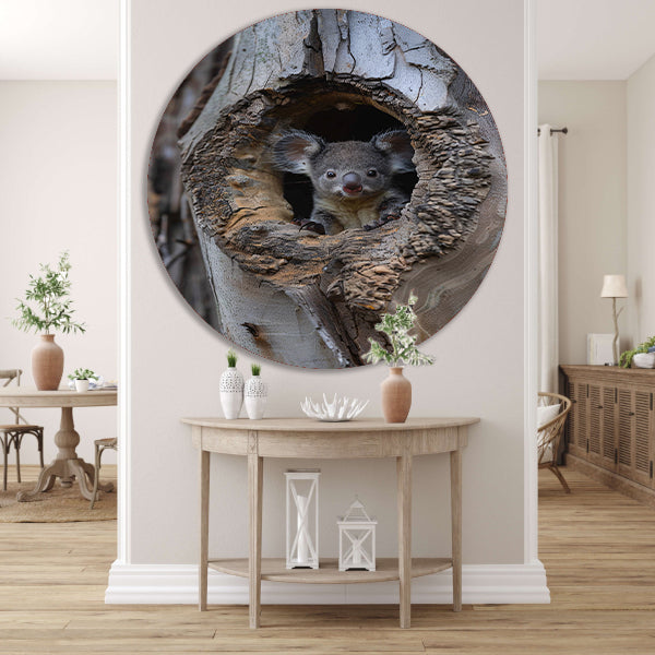Jonge Koala Verkent de Wereld vanuit Boomholte aluminium muurcirkel