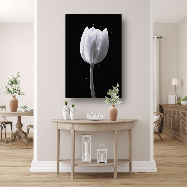 Minimalistische witte tulp met waterdruppels acrylglas