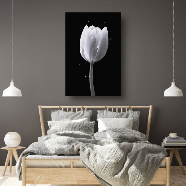 Minimalistische witte tulp met waterdruppels acrylglas