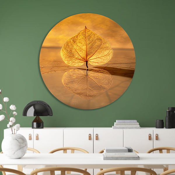 Blad perfect weerspiegeld in gouden licht forex muurcirkel