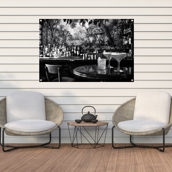 Elegante Zwart-Wit Cocktailbar Momentopname tuinposter