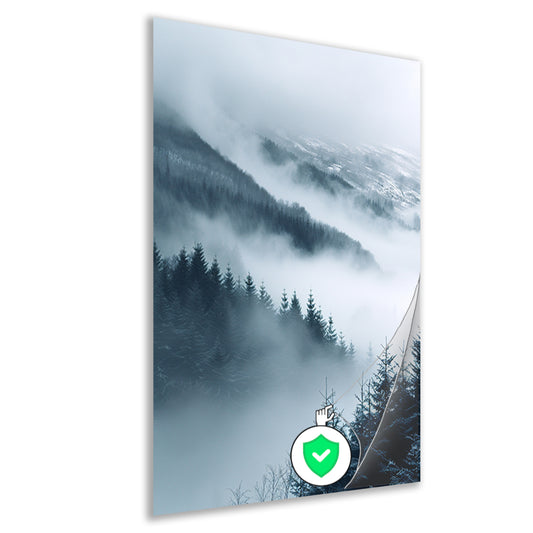 Monochroom Berglandschap in de Mist poster