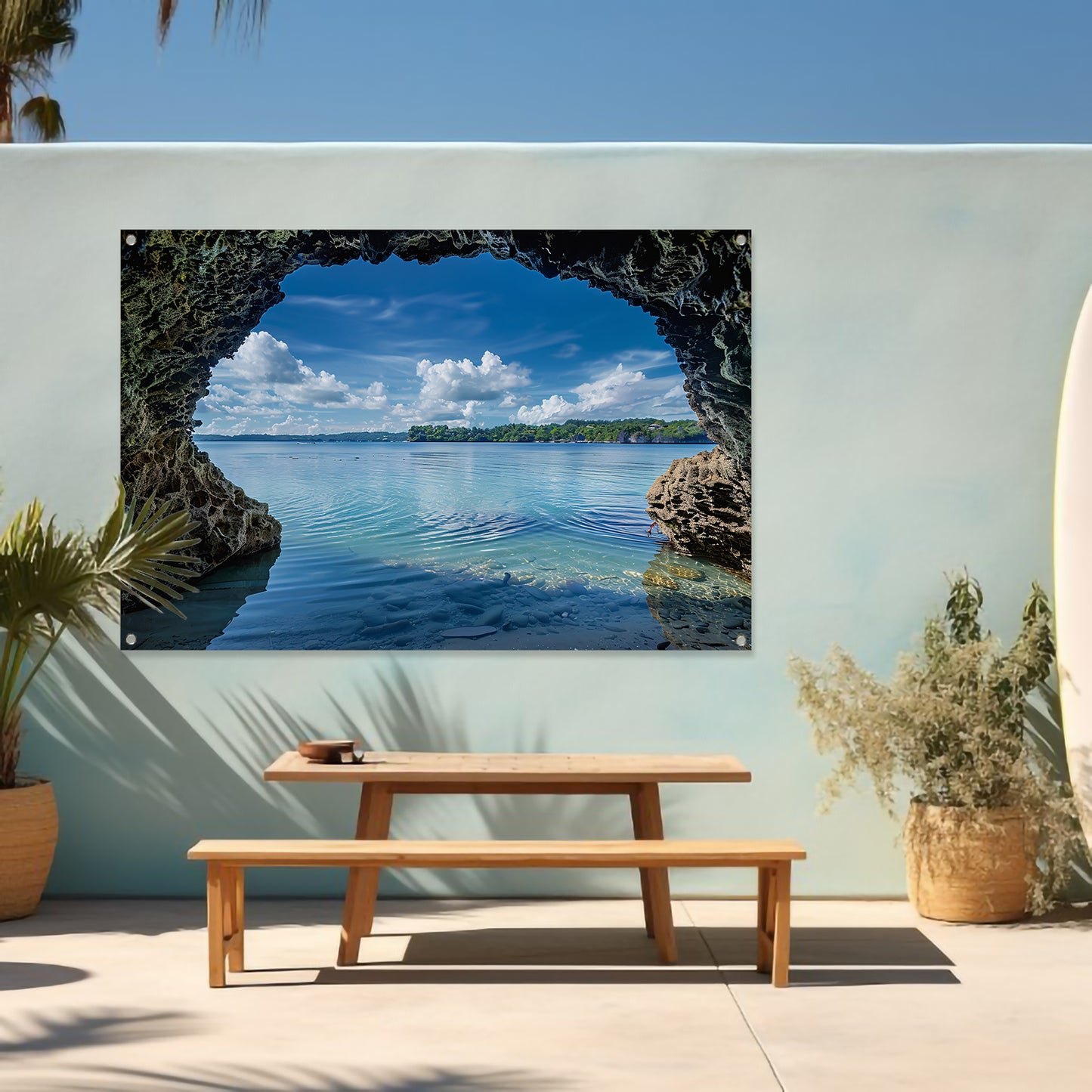 Zeezicht vanuit een grot met turquoise water tuinposter