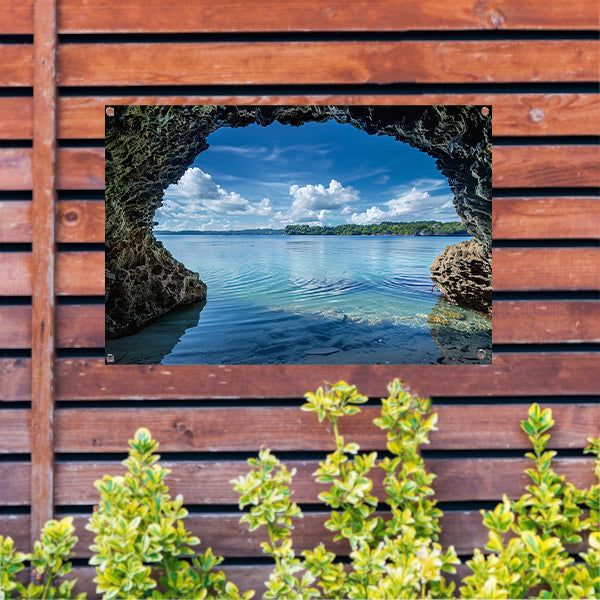 Zeezicht vanuit een grot met turquoise water tuinposter
