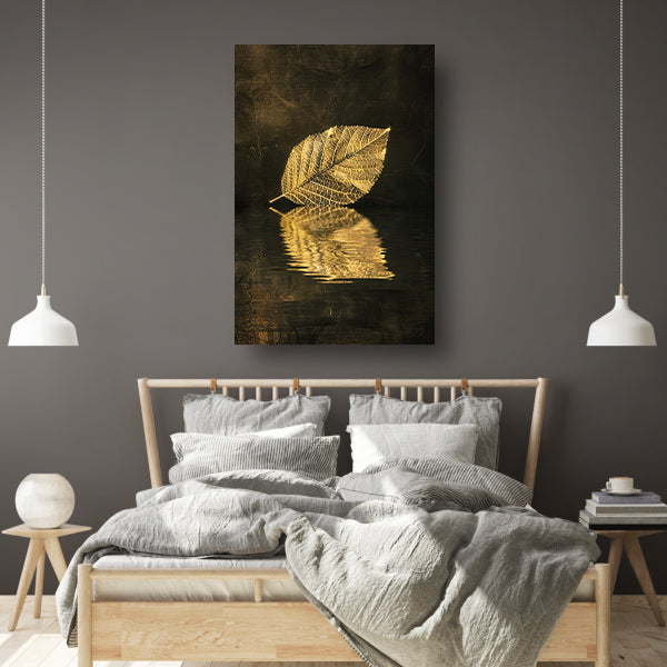 Verguld blad drijvend op sepia water poster