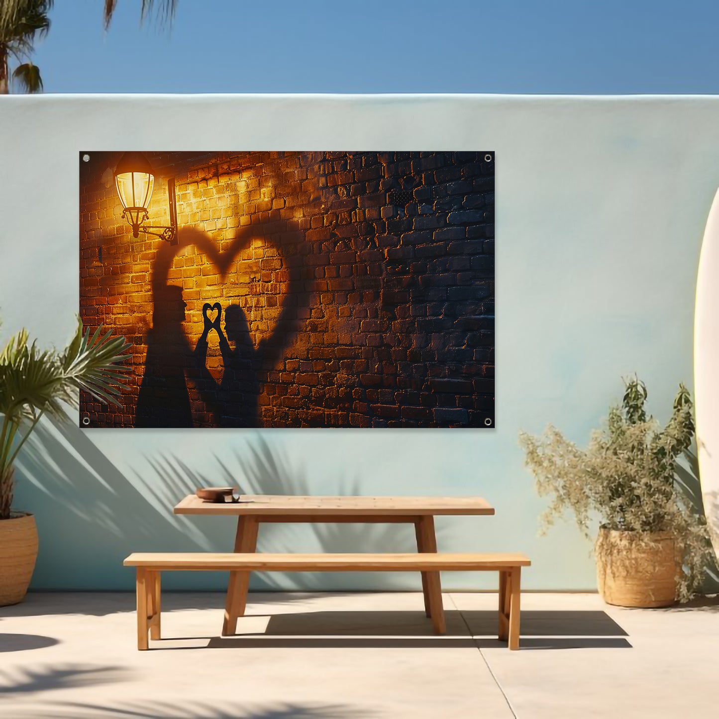 Romantische schaduwkunst onder straatlantaarn tuinposter