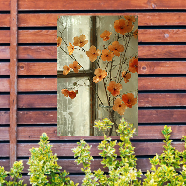 Oranje bloesems in glazen vaas tuinposter