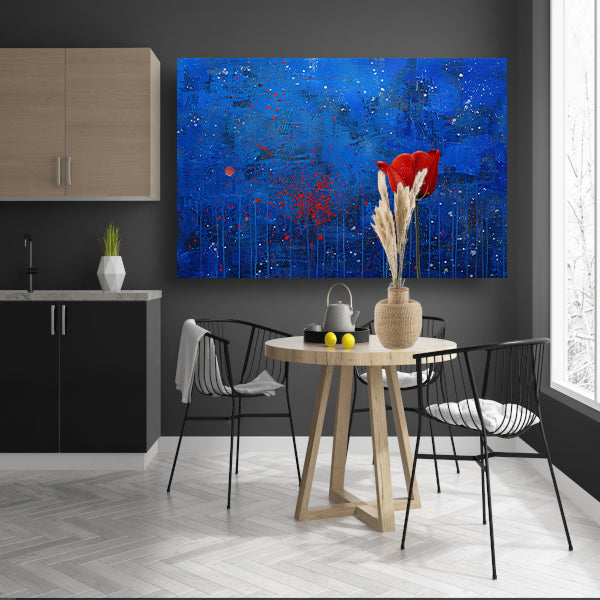 Abstracte tulp tegen dynamische blauwe achtergrondposter